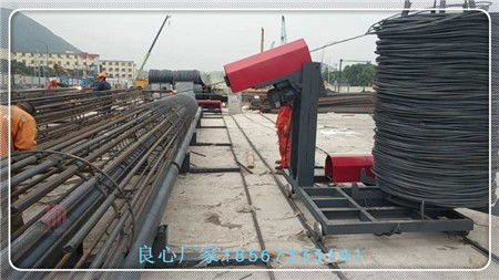 南宮半自動(dòng)鋼筋籠滾焊機(jī)現(xiàn)場操作